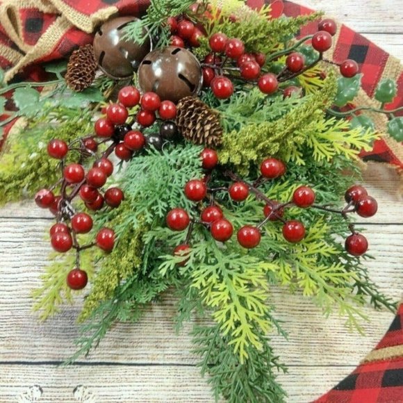 Christmas Front Door Wreath Plastic Cascade Red Berries Bells Holiday Décor Gift - Picture 8 of 10